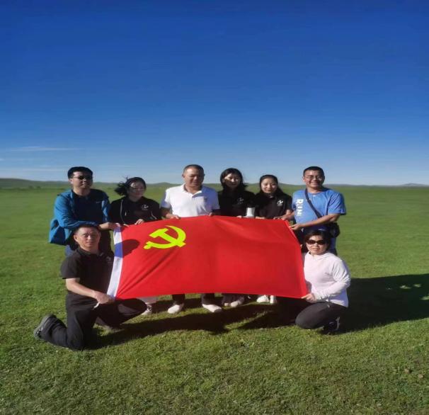 北京中创人才服务有限公司总经理杨杰组织全体员工（25人）利用三天时间赴内蒙太仆寺旗和正蓝旗团建。
